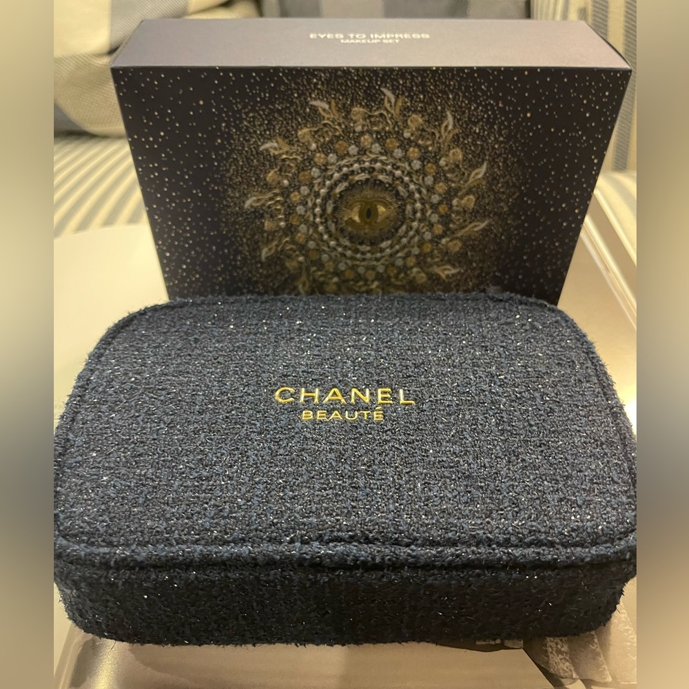 CHANEL Sparkling Beaute Midnight Blue TWEED Pouch with Camellia Charm Zipper .